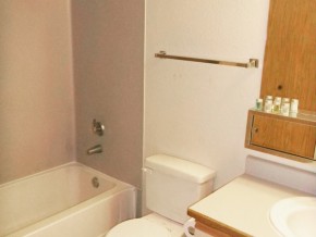 chianti-court-bathroom1