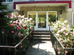 mercedes-entrance